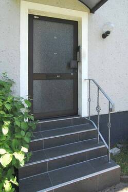 Hauseingang - 3 Zimmer Etagenwohnung in Düsseldorf