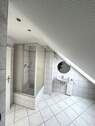Bad mit Dusche - 