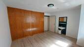 Zimmer mit Einbauschrank im Obergeschoss - 