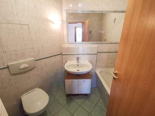 Bad mit Badewanne * - 