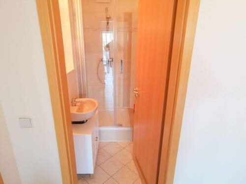 Gäste-Bad mit Dusche * - 