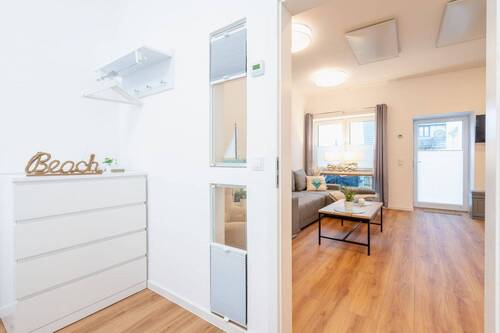 Der einladende Flur – Wohnung unten - 5 Zimmer Etagenwohnung zum Kaufen in Dranske