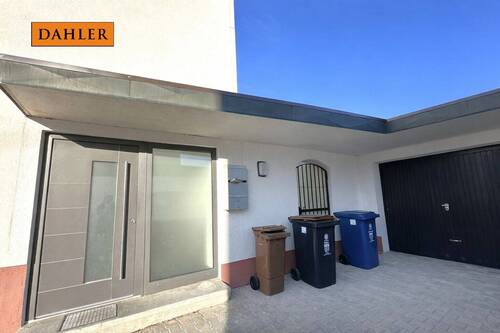 Hauseingangstüre neu - 9 Zimmer Mehrfamilienhaus, Wohnhaus zum Kaufen in Friedberg - Stätzling