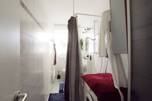 Badezimmer - Etagenwohnung mit 54,90 m² in Berlin-Friedrichsfelde zum Kaufen