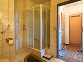 Bad mit Dusche - 
