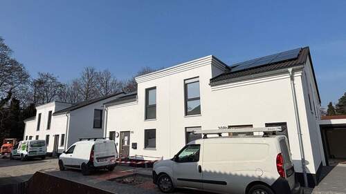 Vorderansicht - 4 Zimmer Doppelhaushälfte zum Kaufen in Duisburg