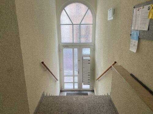 Hauseingang - Etagenwohnung mit 46,90 m&sup2; in Halle (Saale) zur Miete