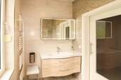 HInteres Badezimmer (2) - 