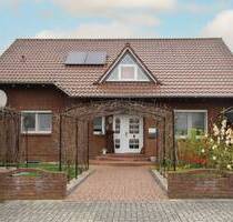 Attraktives Einfamilienhaus mit Einliegerwohnung und schönem Garten - Groß Twülpstedt