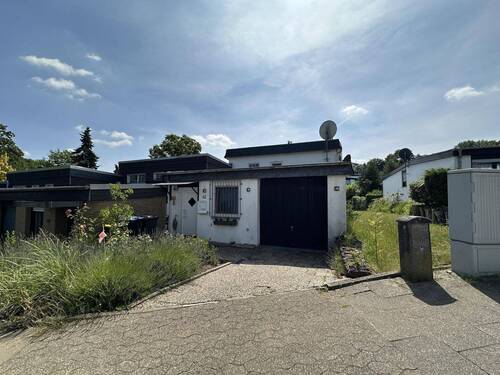 Frontansicht - Modernisiertes Reihenendhaus mit Charme in ruhiger Wohnlage