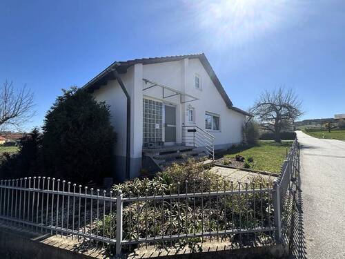 Außenansicht - 5 Zimmer Bungalow zum Kaufen in Haarbach