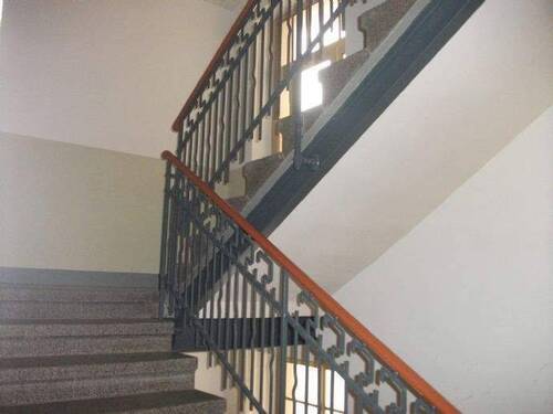 Treppenhaus - 2 Zimmer Etagenwohnung zur Miete in Chemnitz