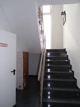 10 Treppe zum I.OG (am Ende von 6a) - 