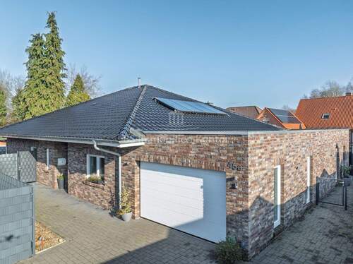 Bild 1 - Moderner Bungalow mit Terrasse und Garage (mit Wallbox) in zentraler Lage von Papenburg