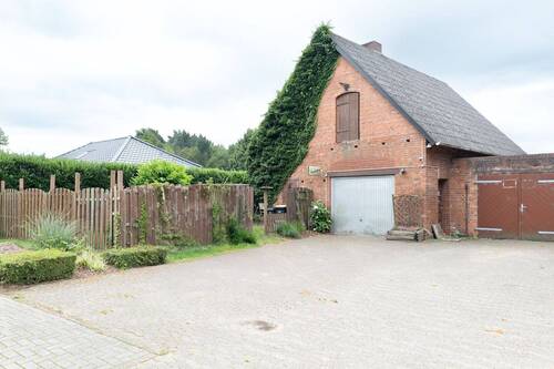 Stellplatz und Zugang zum Garten - 