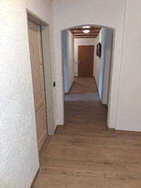 Flur - Etagenwohnung mit 97,00 m² in Böbrach zum Kaufen