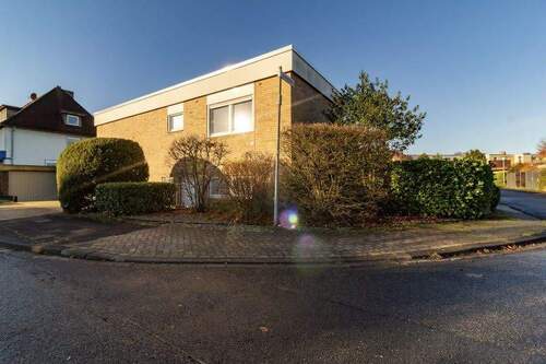 Bild1 - Bungalow Rotdornschleife freistehend - 2 Garagen Wfl. 133,85 qm