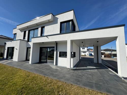 Hausansicht - 7 Zimmer Mehrfamilienhaus, Wohnhaus zum Kaufen in Krauchenwies