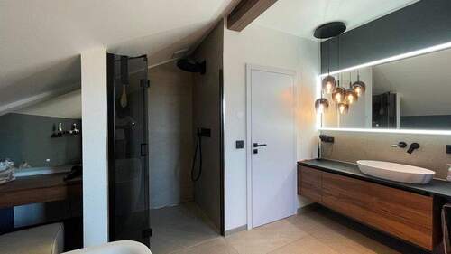 Weiterer Blickwinklel ins Wellnessbad - 