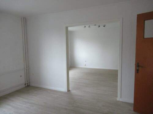 Durchgang zum 2. Zimmer - 2 Zimmer Etagenwohnung in Kiel