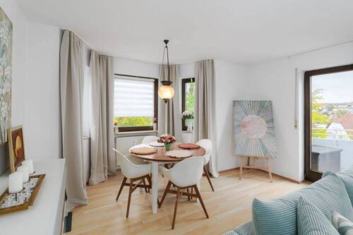 Wohnzimmer Foto I - 2 Zimmer Etagenwohnung zum Kaufen in Würzburg