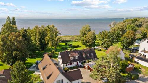 Luftbild - Seltene Gelegenheit in direkter Bodenseelage - ein Rückzugsort in Langenargen