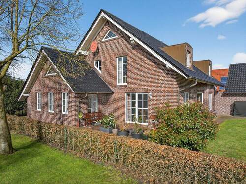 Bild 1 - Freier Blick - Großes EFH in Sackgassenendlage mit Garage und Carport