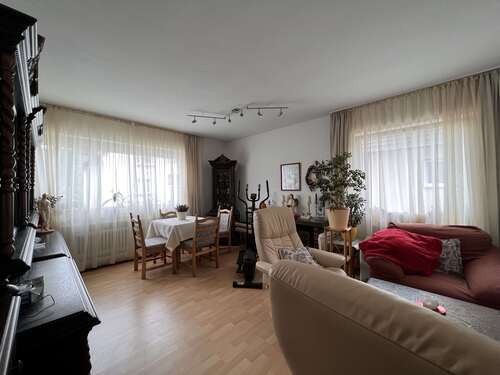 Wohnzimmer - 4 Zimmer Etagenwohnung zum Kaufen in Bad Neuenahr-Ahrweiler