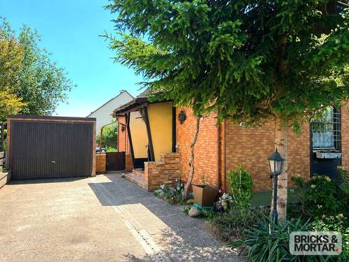 Zugangsbereich mit Garage - 