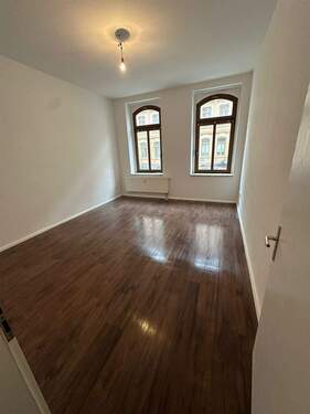 PHOTO-2025-11-04-09-17-33_5 - Günstige 2-Zimmer mit Dusche und Balkon, neuem Laminat in guter Lage!