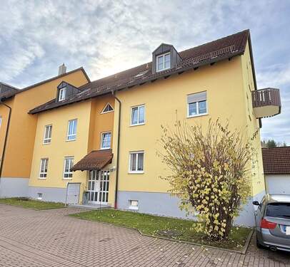 Außenansicht - schön geschnittene Dachgeschosswohnung in ruhiger Lage