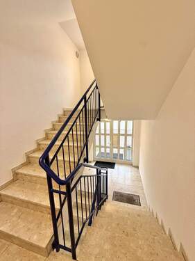 Treppenhaus - 3 Zimmer Etagenwohnung zum Kaufen in Windischeschenbach