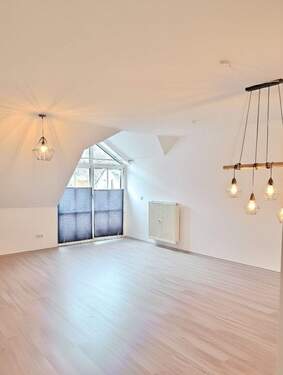 geräumiges Wohn-/Esszimmer - 3 Zimmer Etagenwohnung in Windischeschenbach