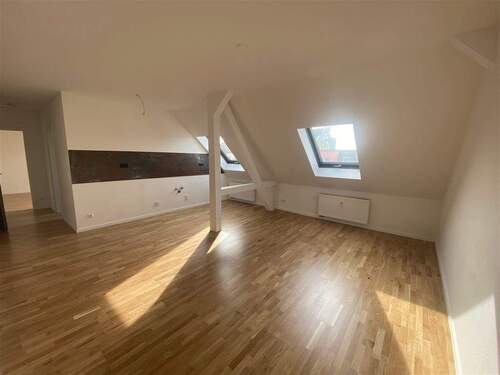 Gesamtansicht Wohnzimmer + offene Küche - CONNEWITZ * renovierte gemütl. 2 Zimmer-Whg* amerikanische Küche zum WZ* Parkett*Tageslichtbad