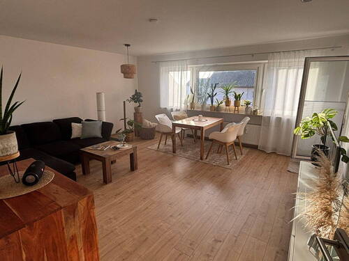 Wohnzimmer - 3 Zimmer Etagenwohnung in Herzogenaurach