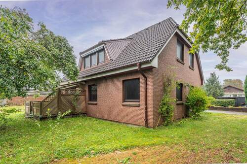 Blick vom Grundstück, Straßenseite - 4 Zimmer Mehrfamilienhaus, Wohnhaus zum Kaufen in Timmaspe