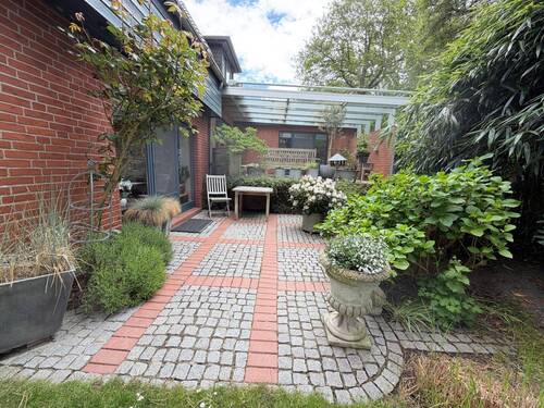 Garten mit überdachter Terrasse - 