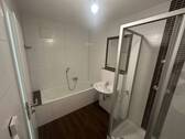 Bad mit Wanne - 
