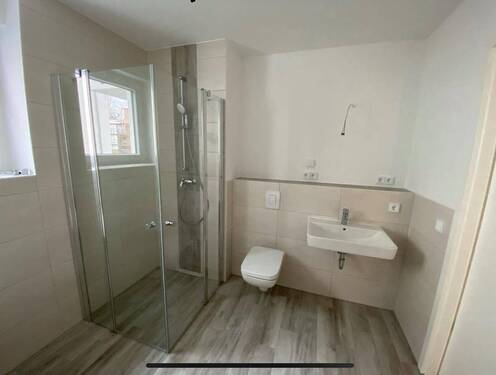 Vollbad mit bodengleicher Dusche - Etagenwohnung mit 84,00 m² in Zossen zum Kaufen