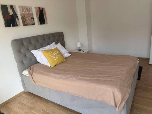 Zimmer 1 - 2 Zimmer Etagenwohnung in Mannheim