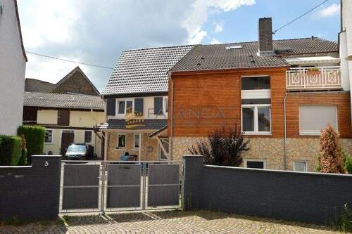 Häuseransicht - 1 Zimmer Mehrfamilienhaus, Wohnhaus in Klein-Winternheim