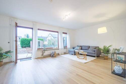 Entspannung im Wohnzimmer - 6 Zimmer Reihenmittelhaus zum Kaufen in Nürnberg