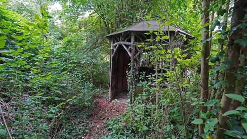 idyllisch und verwunschener Freisitz - fast wie im Märchenwald - 