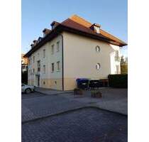 SCHÖNE ERDGESCHOSSWOHNUNG MIT BALKON & STELLPLATZ - Roßlau