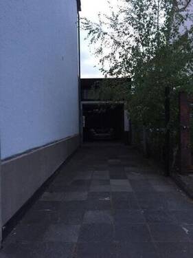 Parkplatz vor Garage - 