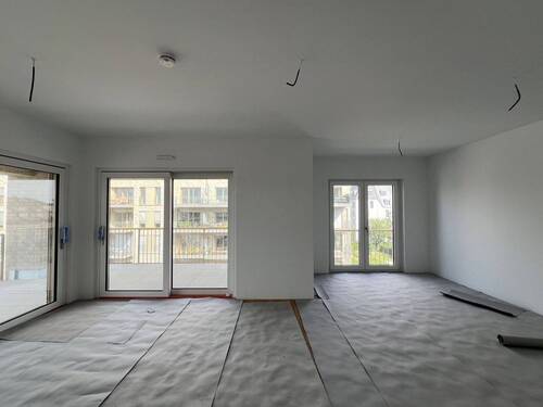 großes und helles Wohnzimmer - 4 Zimmer Etagenwohnung zur Miete in Dresden