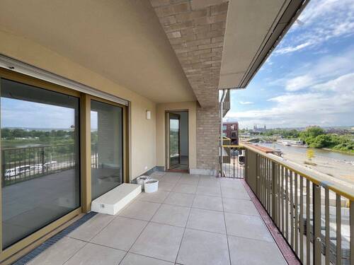 große Loggia mit Elbblick - 4 Zimmer Etagenwohnung in Dresden