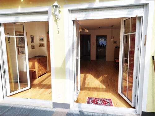 Wohnzimmer nach innen - Reihenmittelhaus mit 130,00 m&sup2; in München zum Kaufen