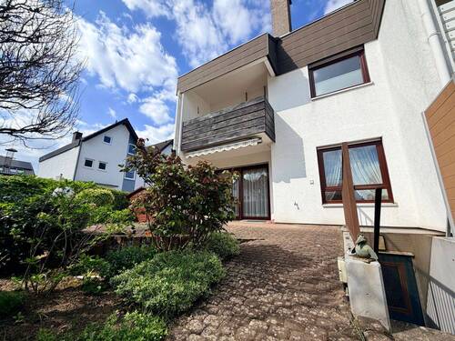 Rückansicht.jpeg - 6 Zimmer Reihenendhaus in Hattersheim