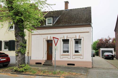 Haus1 / Straße - Gepflegtes 5-Zi.-Zuhause mit Garten inkl. Schuppen in Duisburg-Alt-Homberg